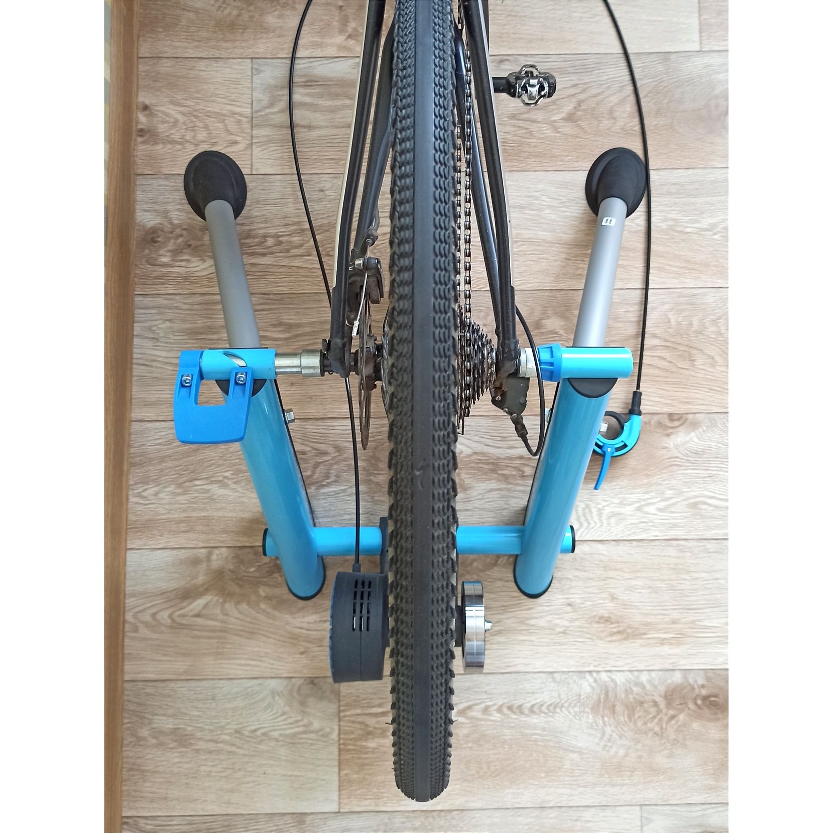 Продам велостанок tacx blue matic