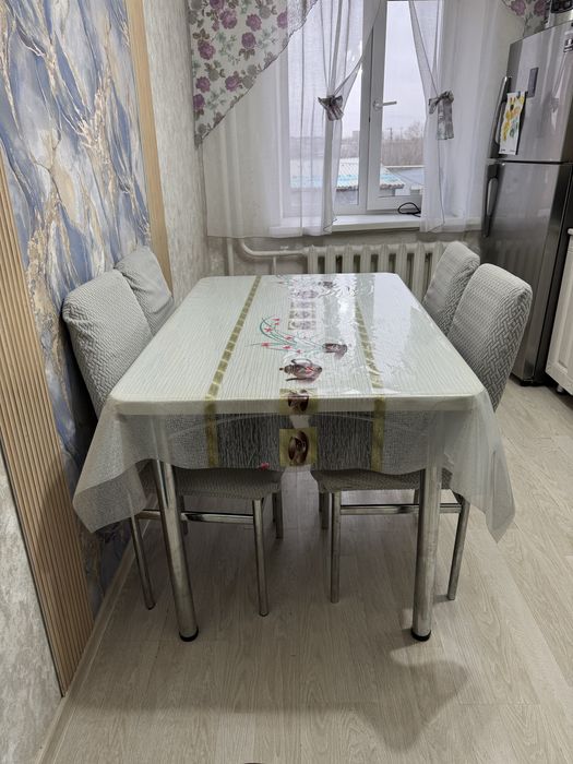 Продам стол со стульями!