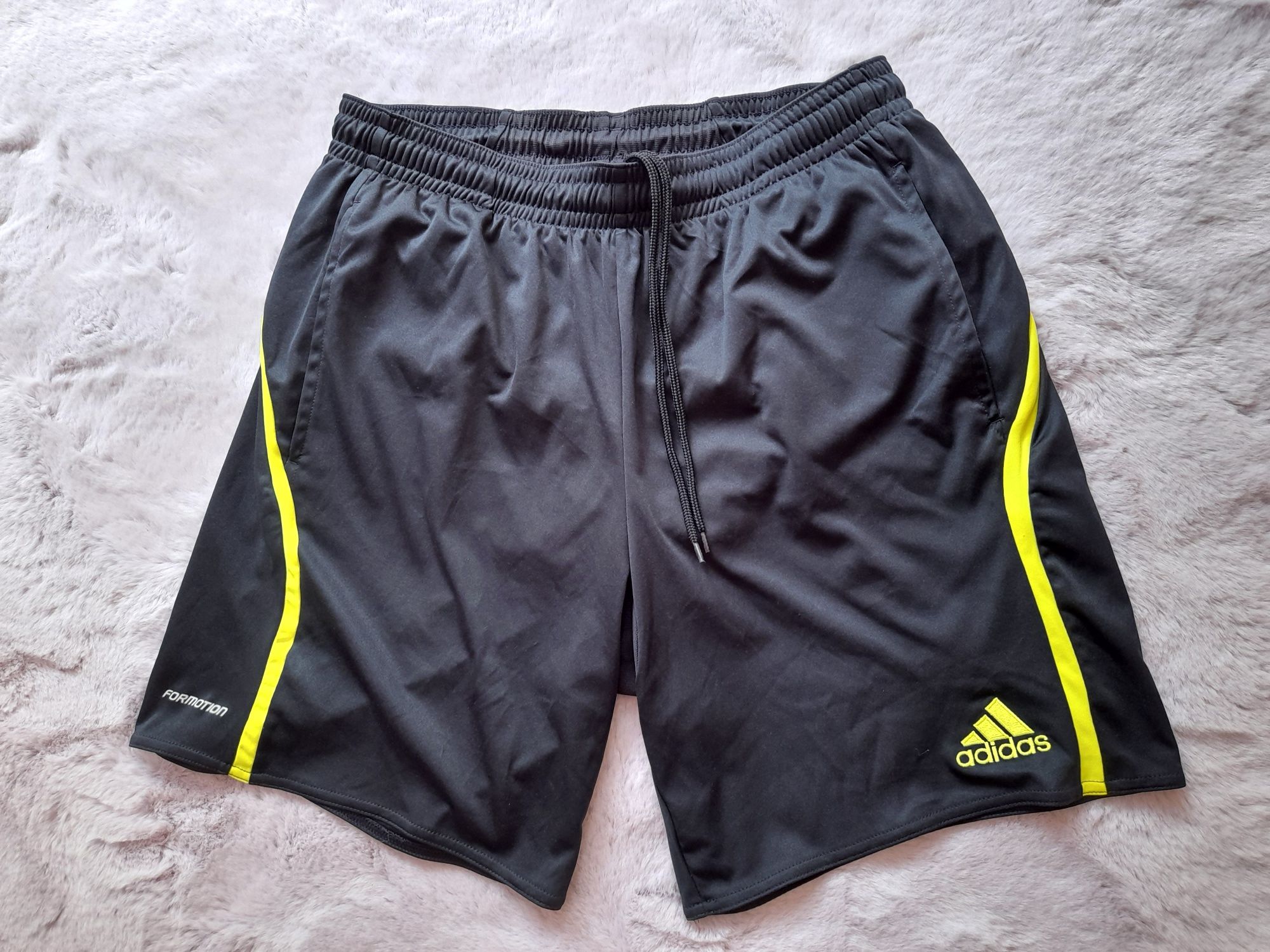 Adidas панталонки L размер.