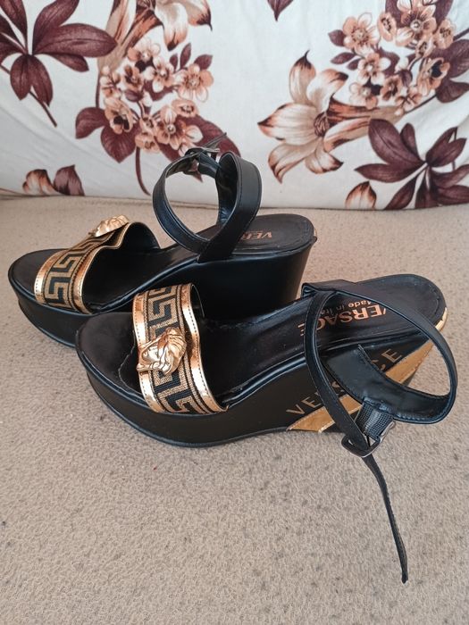 Сандали черни Версаче