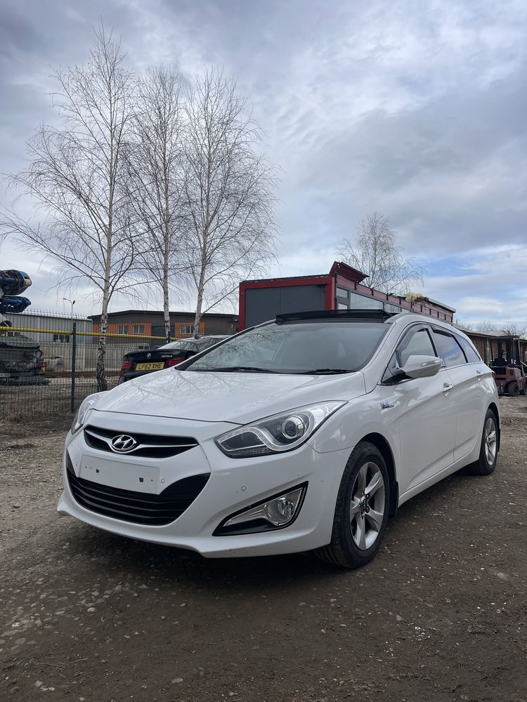 Aripa stanga hyundai i40 alb
