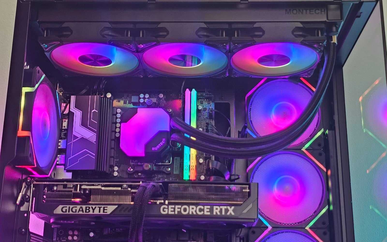 Ryzen 7-9800X3D/RTX 5070/SSD 1TB/RAM 32GB/Чисто Нов+Гаранция!