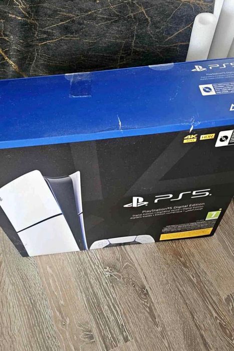 Vand Ps5 cu o manetă