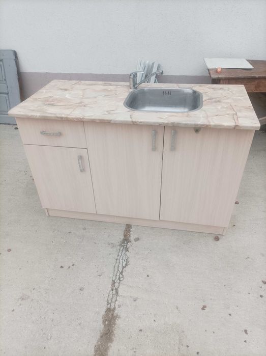 Кухня.Шкаф с мивка и батерия чисто нов неизползван.