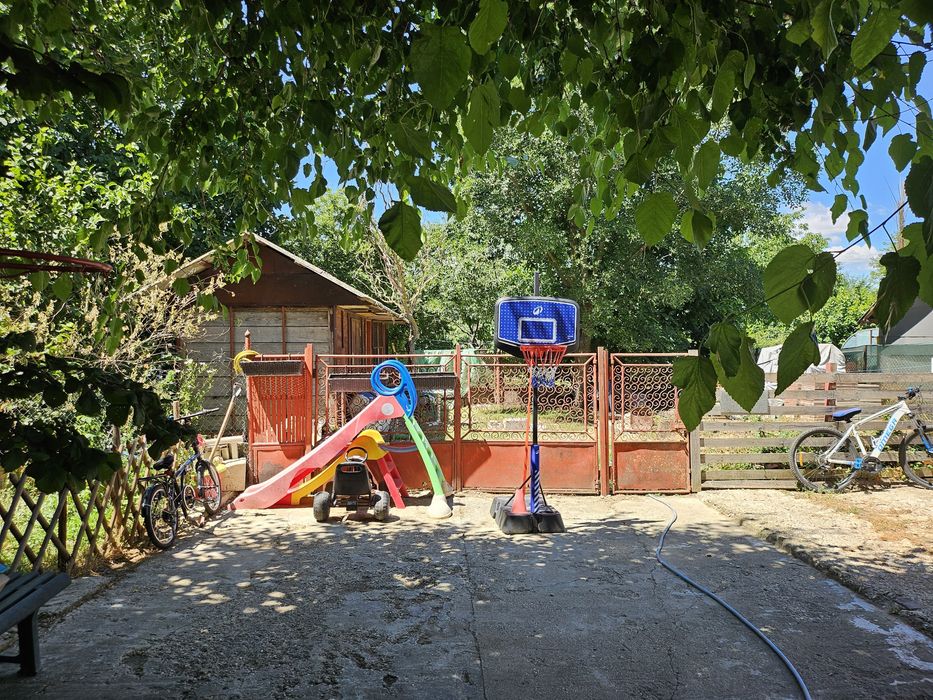 Casa cu teren - deschidere directa la lacul Corbeanca