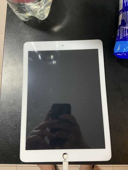 Ipad gen 5 A1822 2017 URGENT!!