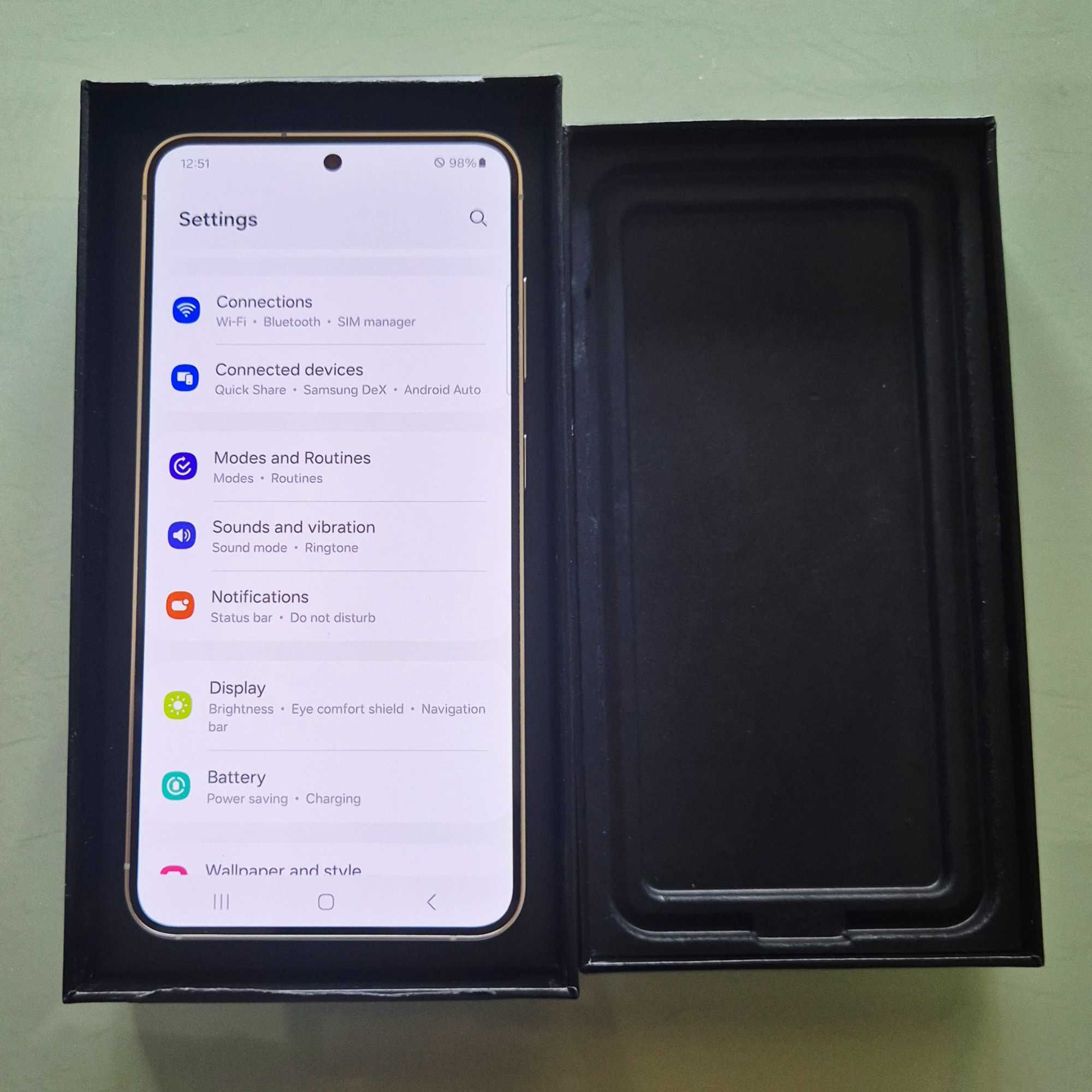 Продавам Samsung S24