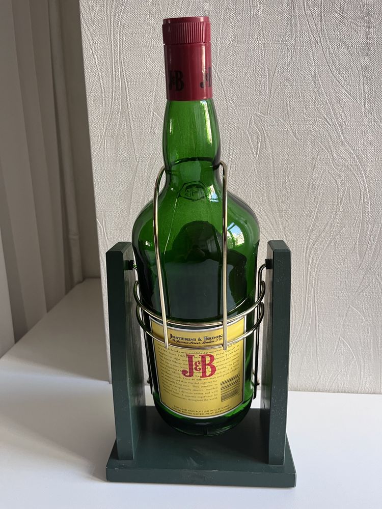 Винтажная бутылка от виски Justerini & Brooks J&B на качелях, 3 л