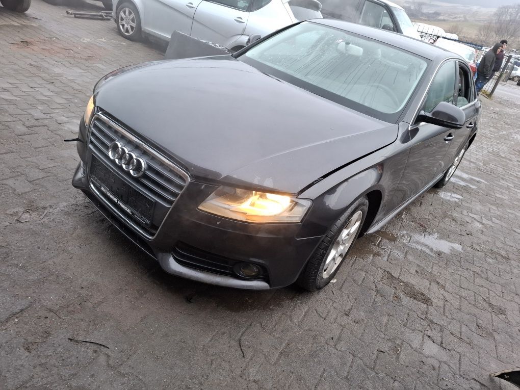 Piese/Dezmembrez Audi A4 B8 1.8TFSi CDHA fabricat 2009