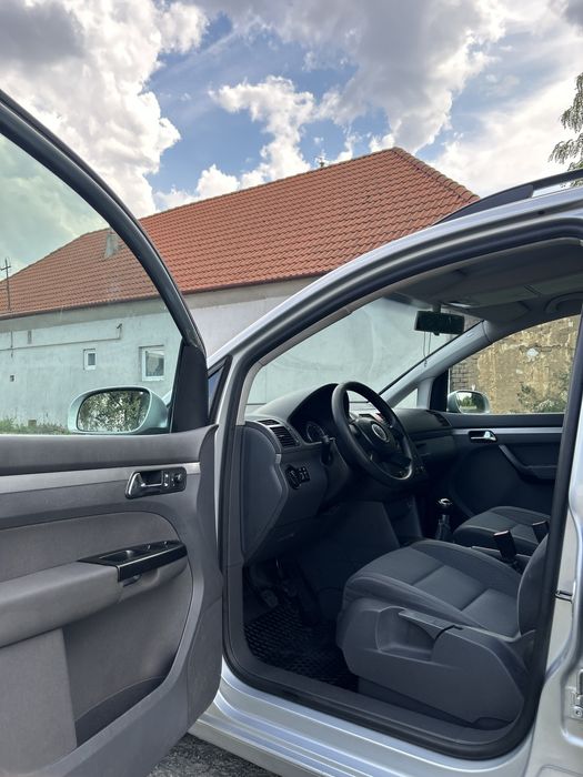 Volkswagen touran 2005 1.6 benzina  105Cp 7 locuri