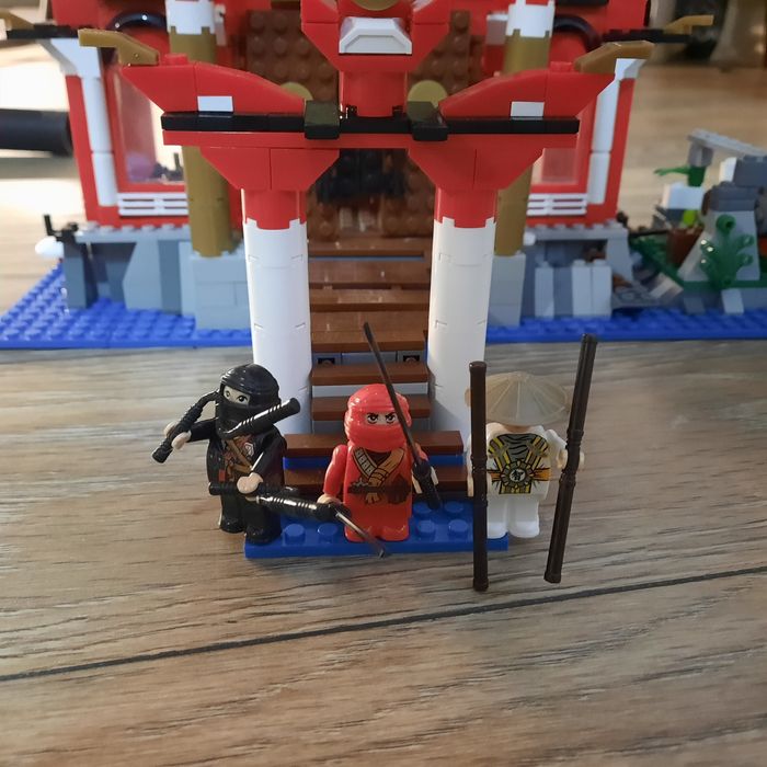 Конструктор,914 части.Без липсващи части.Реден веднъж от нов.