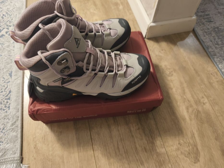 Новые женские кроссовки Humtto