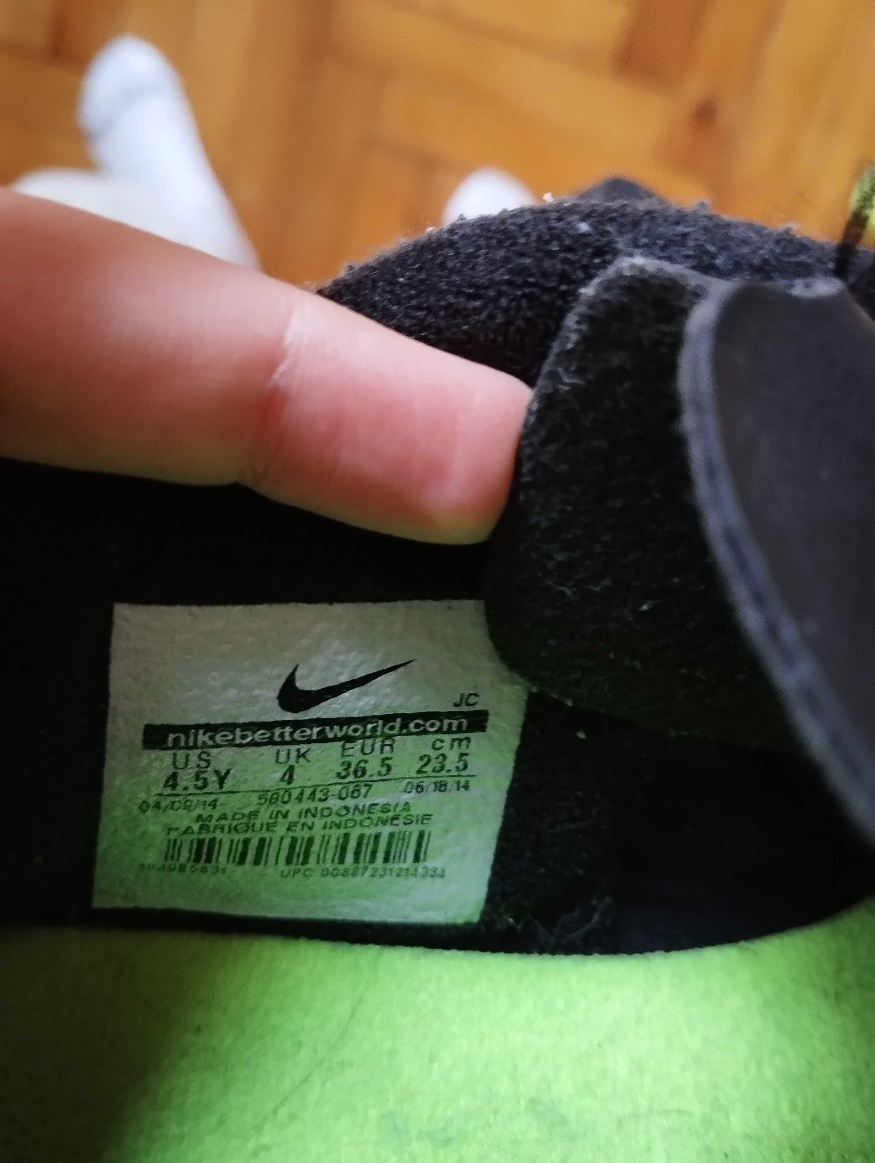 Футболни стоножки Nike