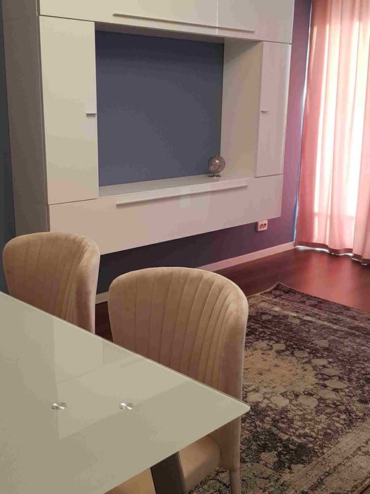 Proprietar ofer spre inchiriere 2 camere in ansamblul Quadra Trees