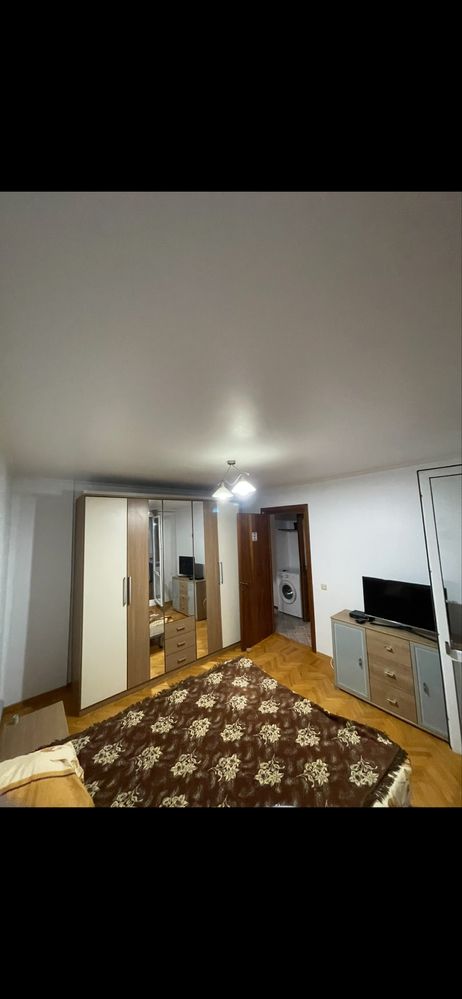 Inchiriez apartament cu 3 canere Giurgiului
