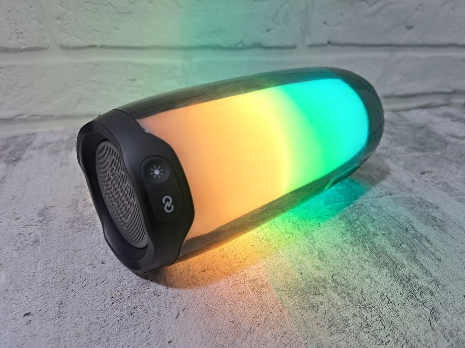 Продам портативную колонку JBL Pulse 4