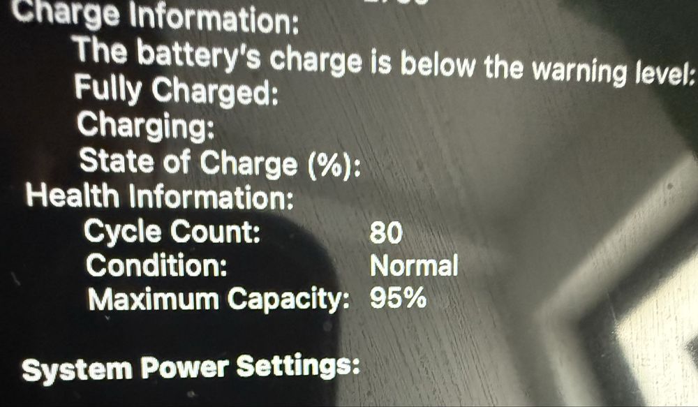 MacBook Air 13 cu procesor Apple M1, stare excelenta