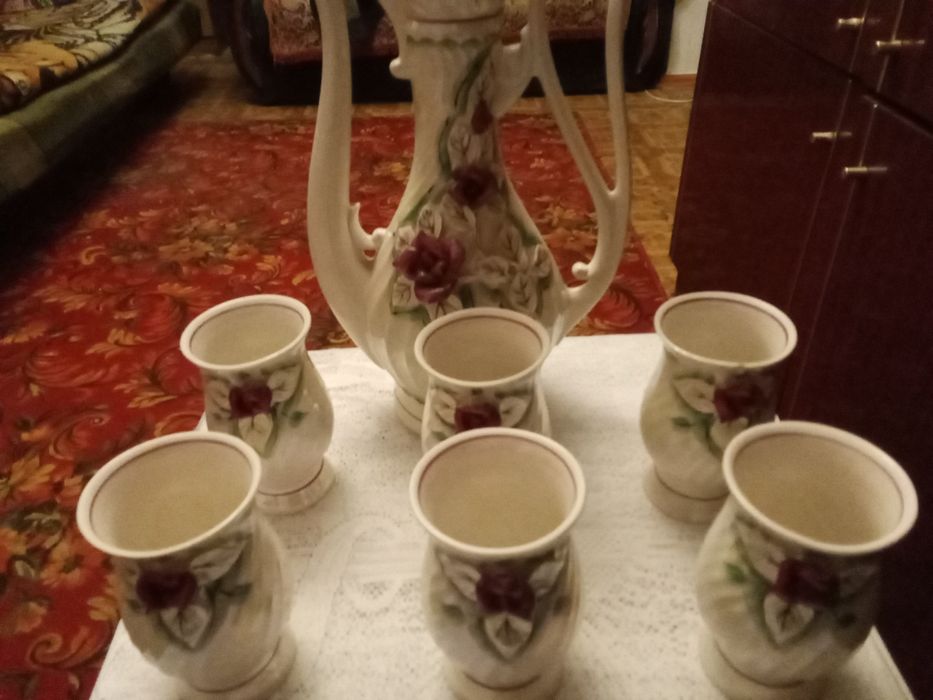 Отдам даром сервиз.