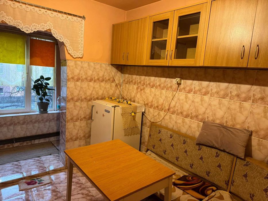 Chirie apartament cu 2 camere (Craiter-Florilor vis-a-vis de LIDL)