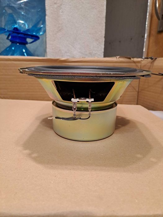 Нискочистотен " басов" говорител ,2 броя sony,  made in Japan 18.5 см.