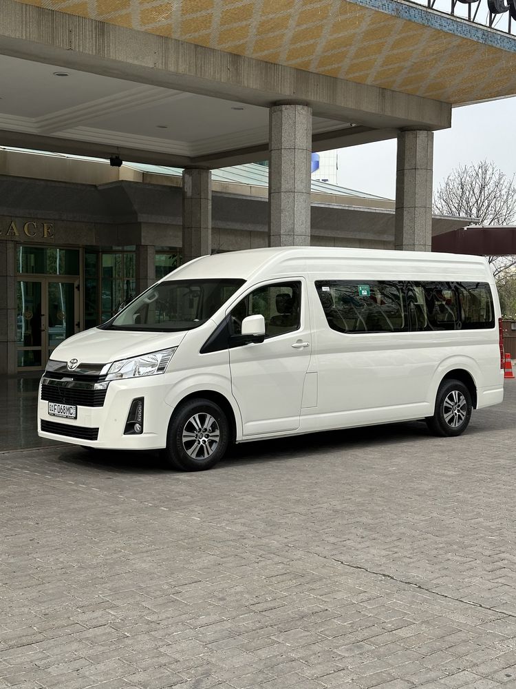 Услуги на микроавтобусе марки Тойота Hiace