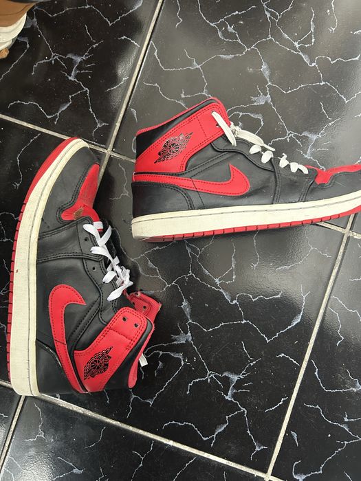 Vand Air jordan 1 mid   marime 42