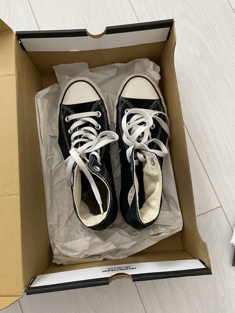 Продавам дамски обувки Adidas, Converse