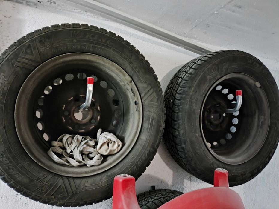 Продавам джанти 15 от фостваген  със зимни гуми