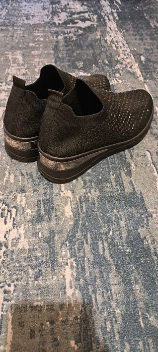 Спортни обувки удобни  ластични