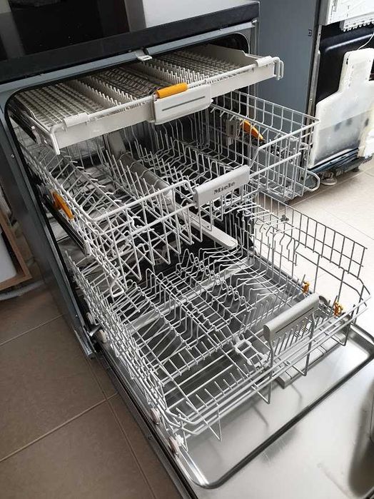 XXL Съдомиялна Miele - Auto Open - 14 Комплекта - Пълно Вграждане 60см