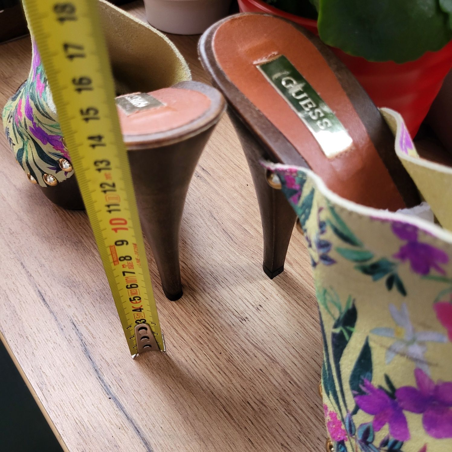 Сандали_Чехли Guess. Номер 40.