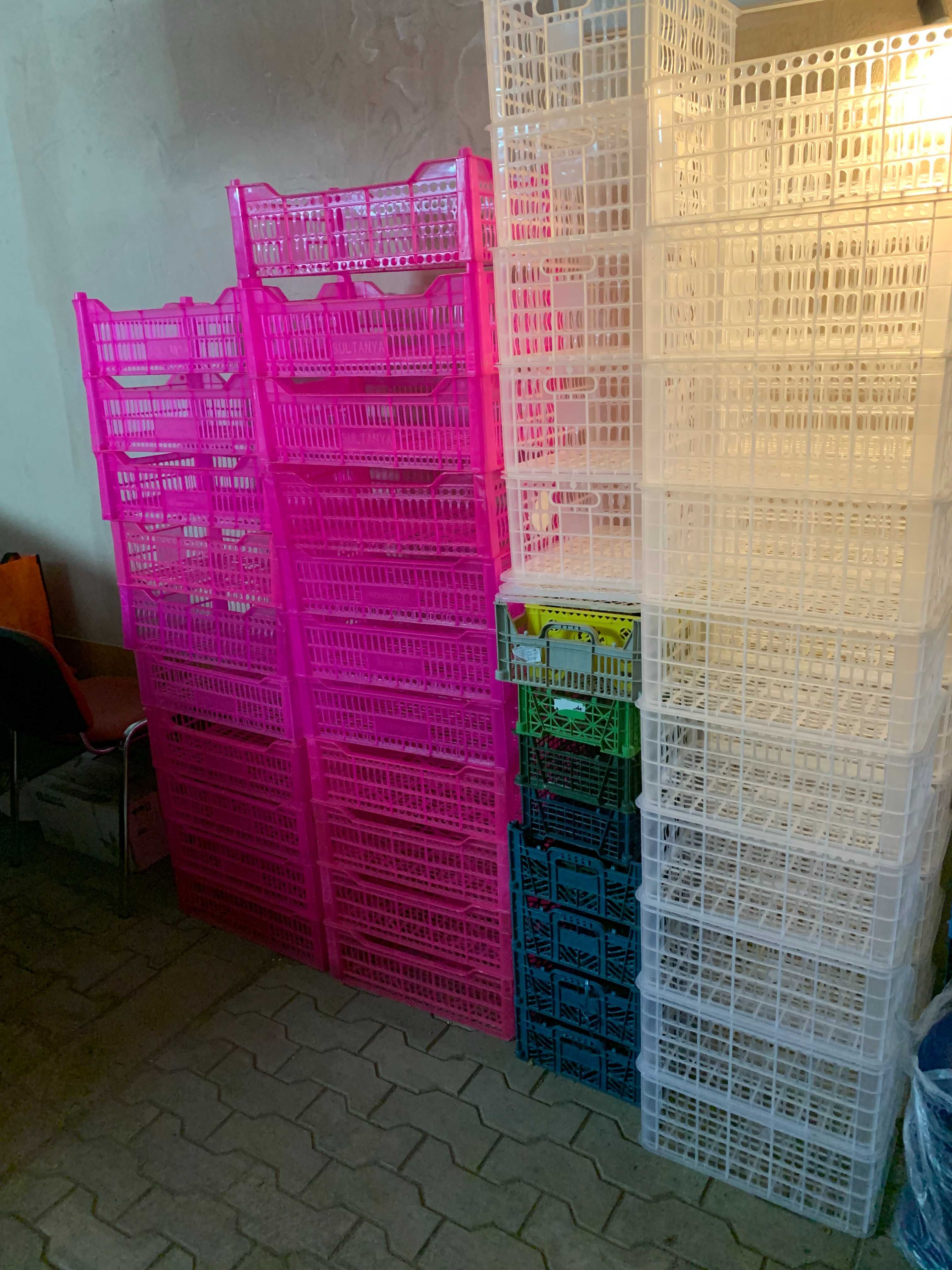Ящики пластиковые для  хранения овощей  или в гараж для мелочевки