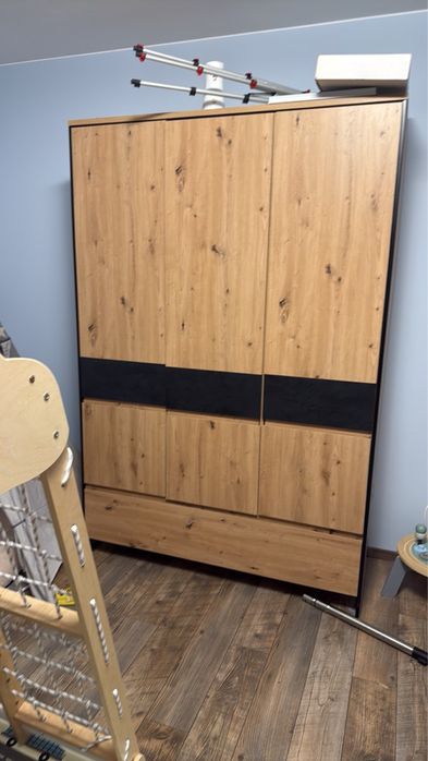 Трикрилен гардероб