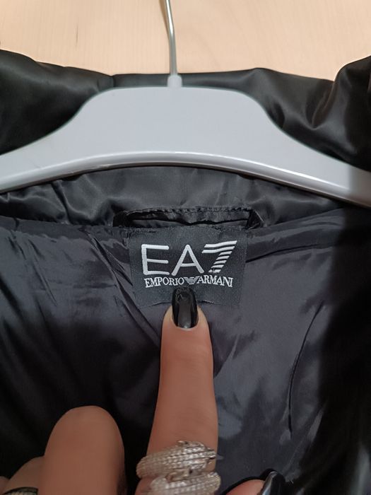 Vând geaca Emporio Armani