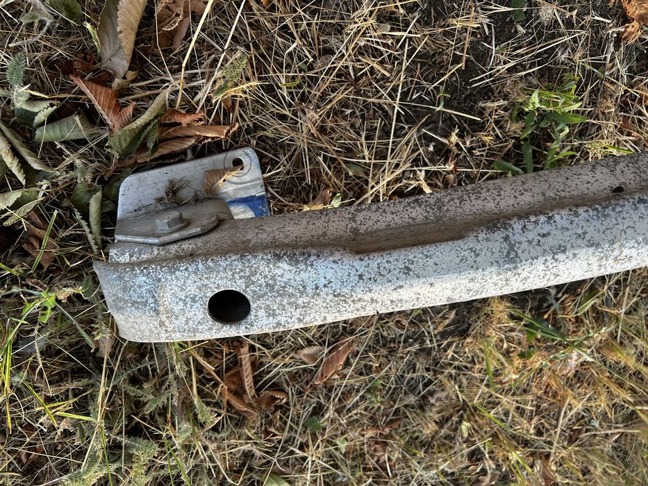 Основа/ греда за предна броня Рено Меган 2