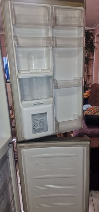 Хладилник с фризер LG
