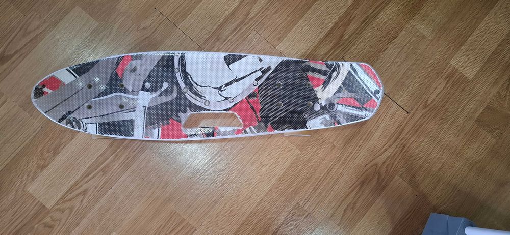 Скейтборд б/у в хорошем состоянии