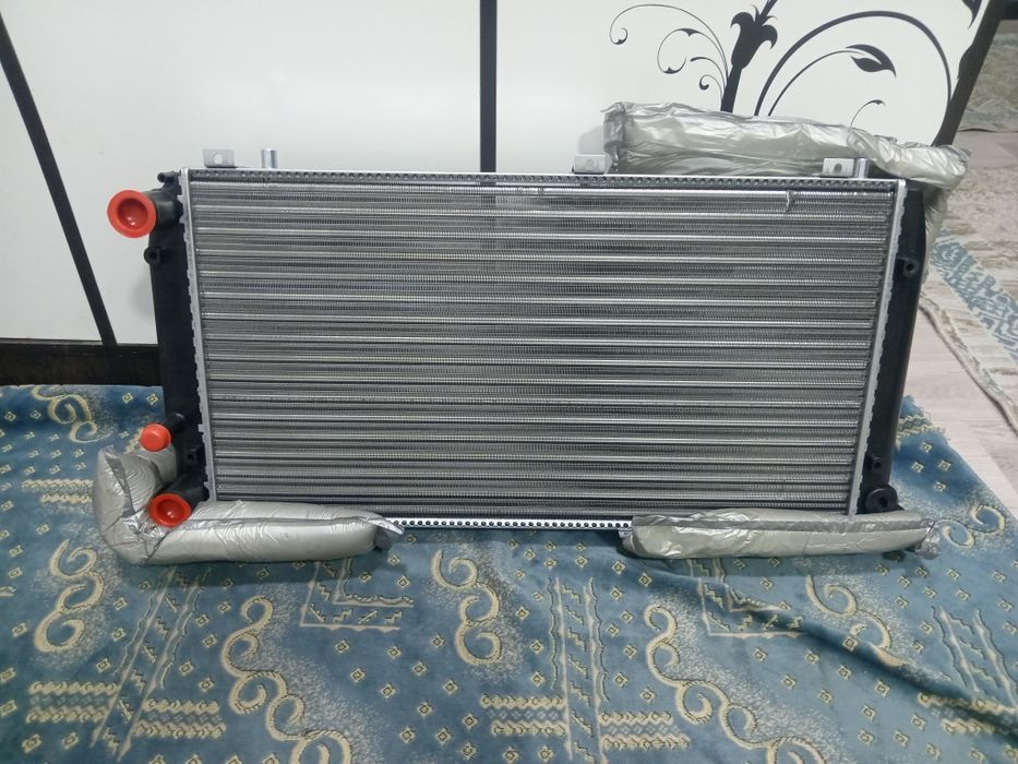 Радиатор основной Ауди 80б4