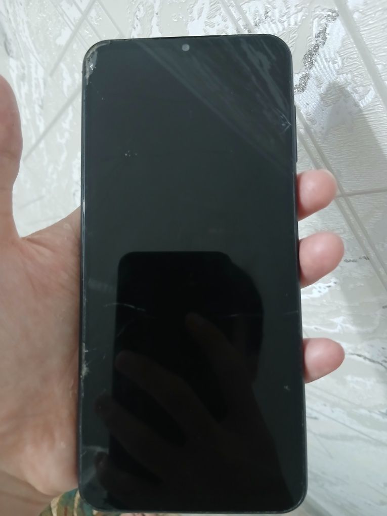 Samsung A13 4/128 Sotiladi