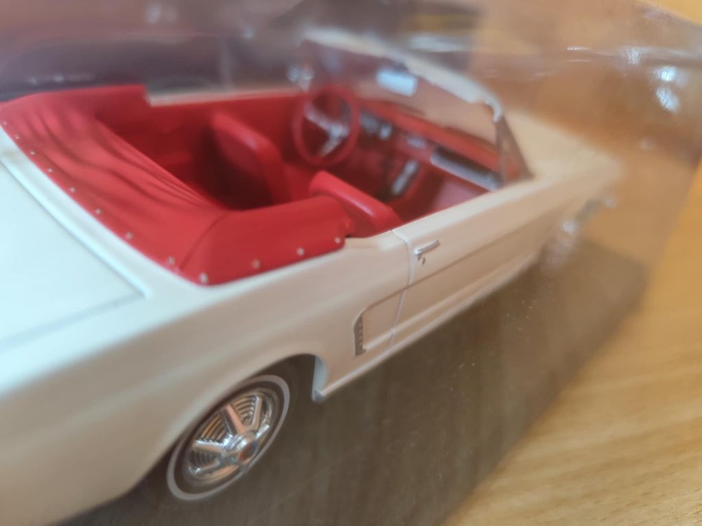 Ford Mustang Convertible 1965 Model Macheta Auto 1/24
