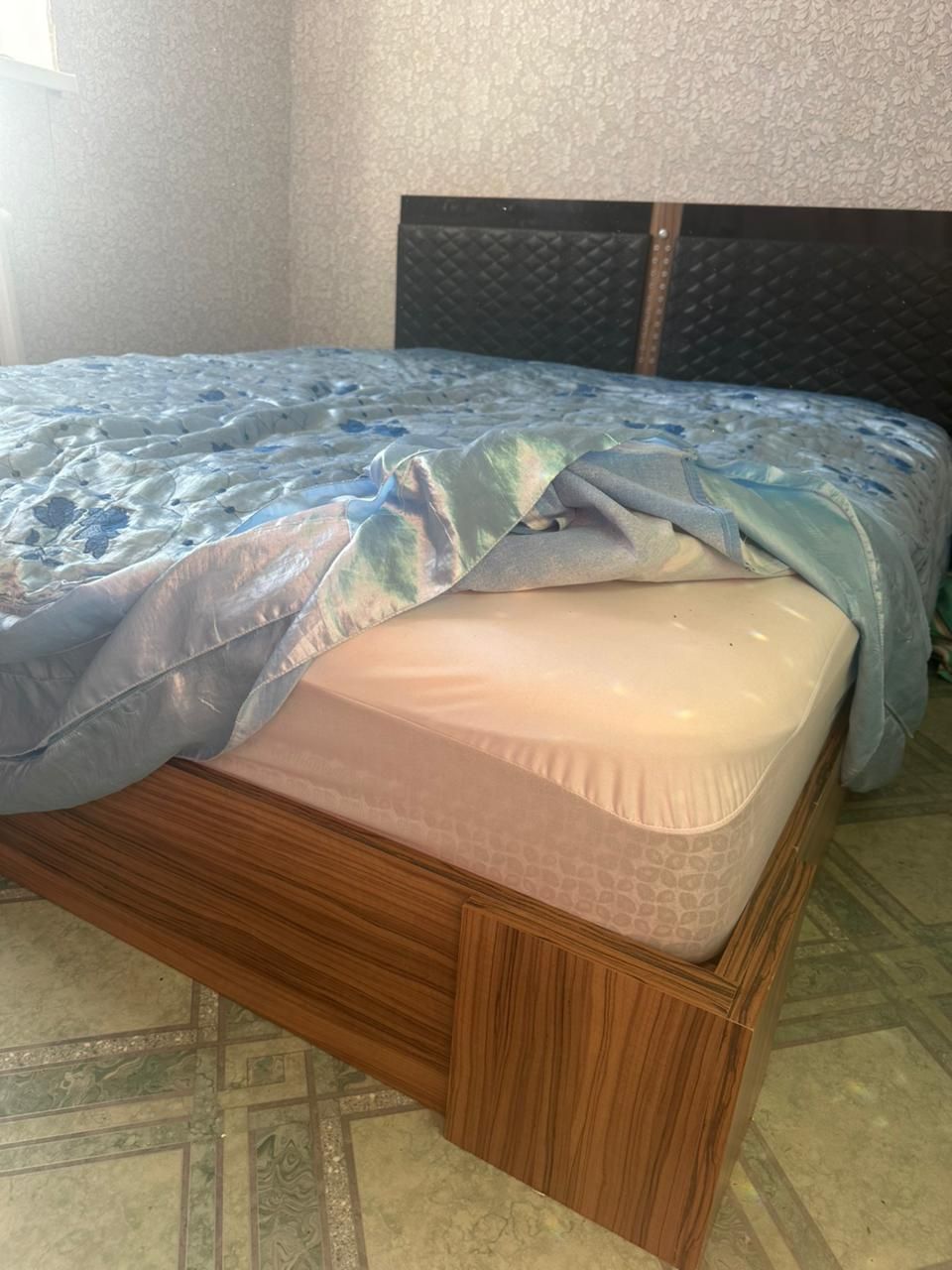 Кровать двуспальная