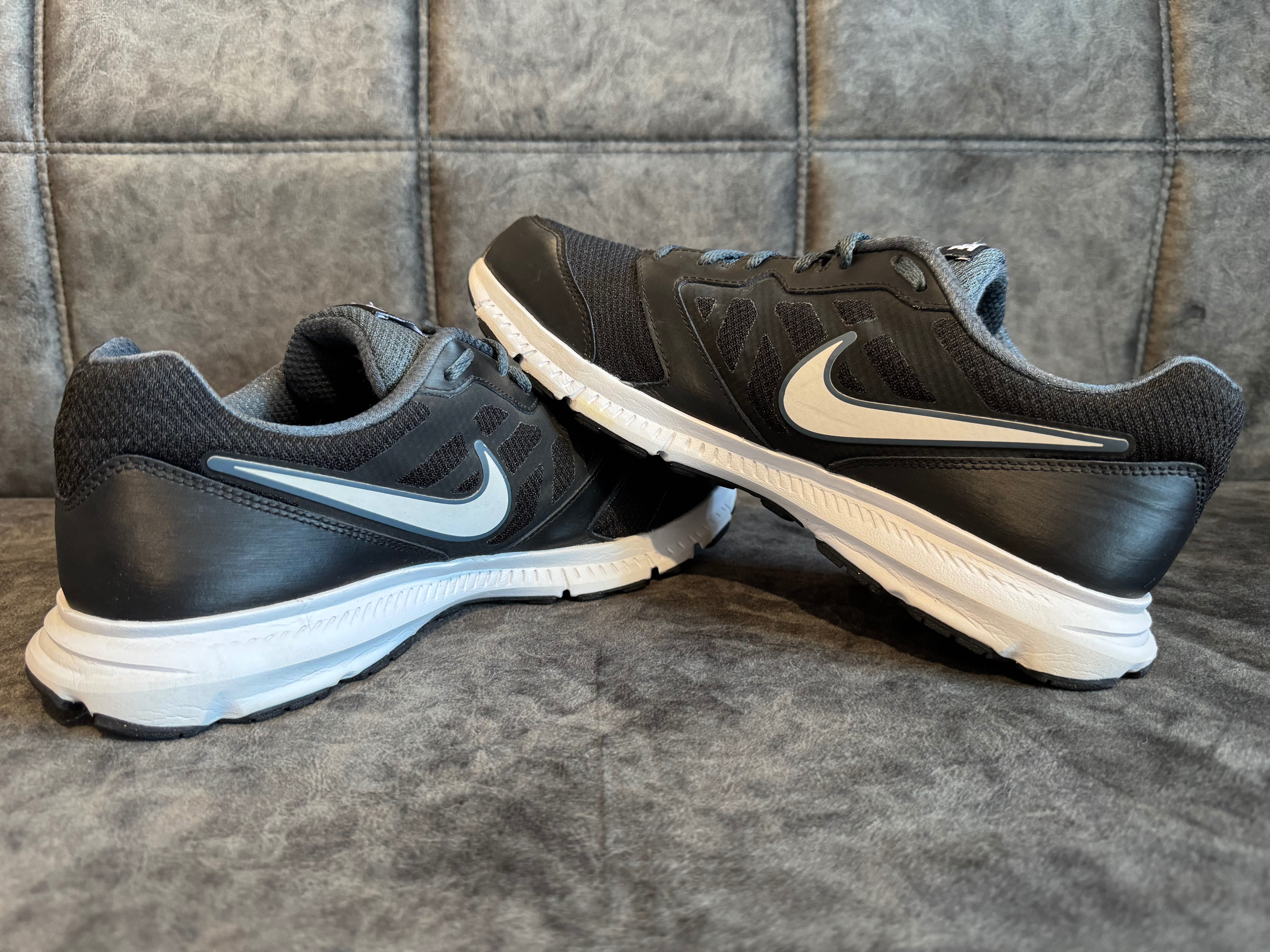 Nike Downshifter 6 Black.