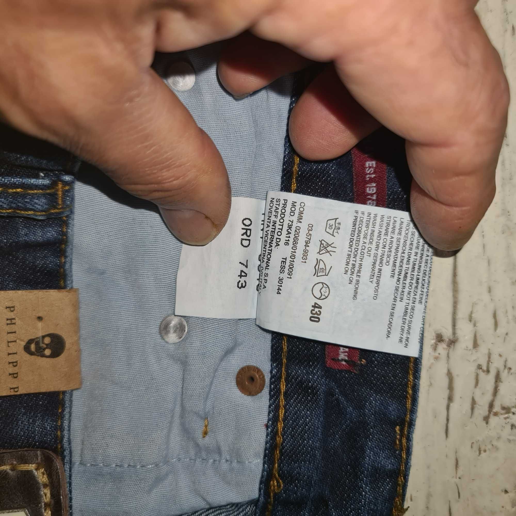 Нови дълги дънки-PHILIPP PLEIN-Made in Italy,разме№31.Цвят-тъмно-сини.