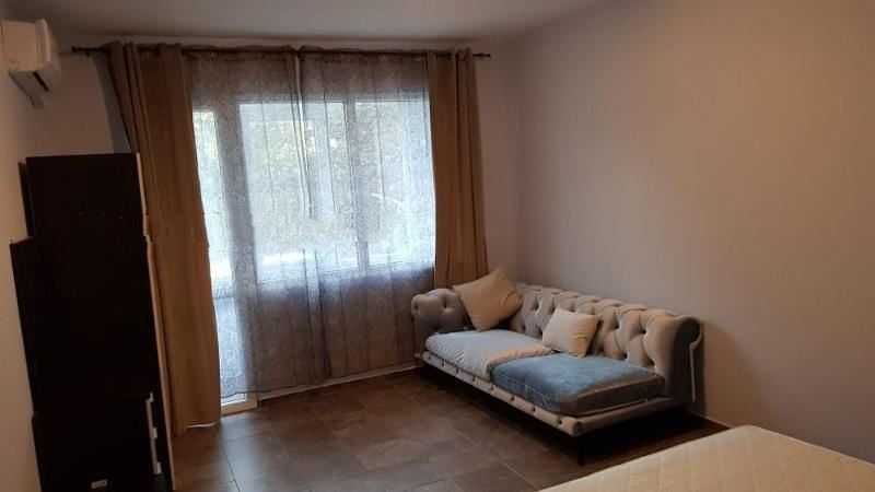 Дава се под наем Тристаен апартамент в София, Хладилника - 114 кв.м за 484.5 € - Снимка #2