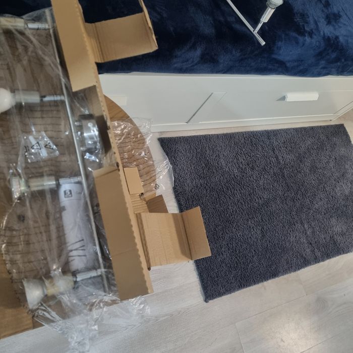 4 corpuri de iluminat  si Lustra Mobexpert 4 becuri led