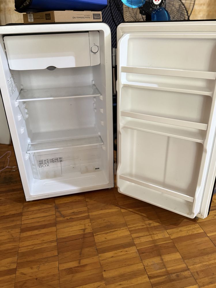 Продается холодильник Midea