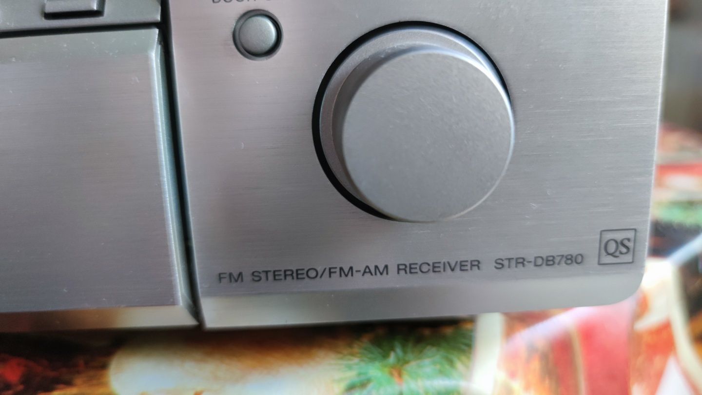 Мощен и масивен усилвател Sony FM STEREO/FM-AM RECEIVER STR-DB780