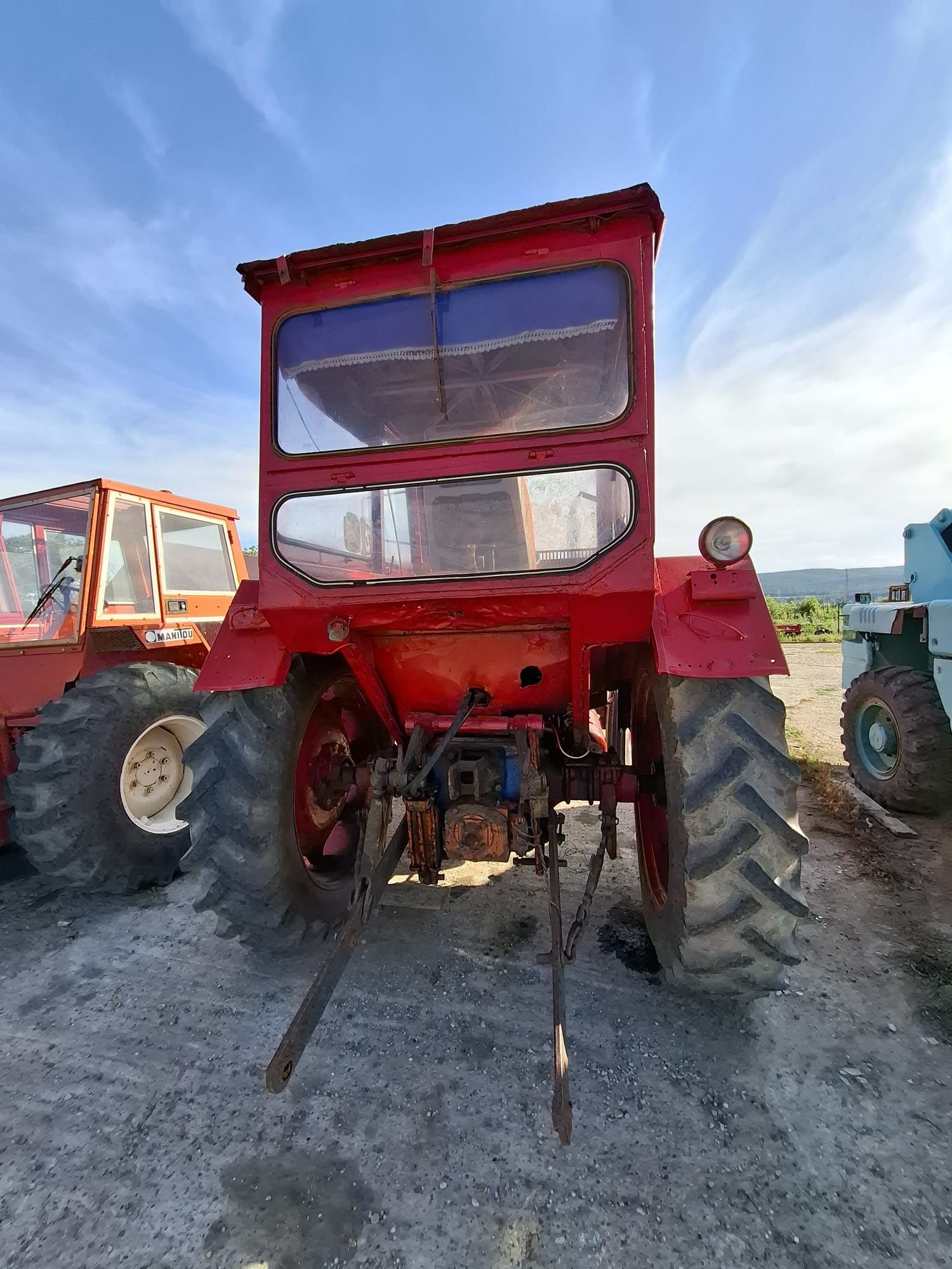 Tractor Universal 650