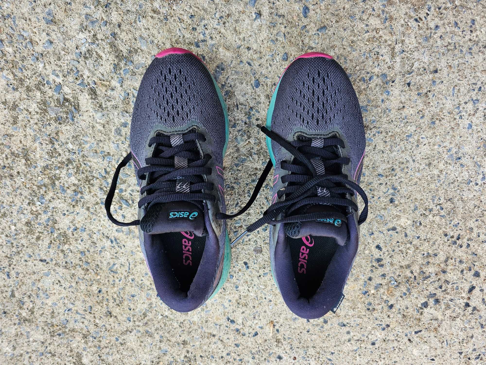 Маратонки ASICS Gore tex 37.номер. Перфектни.