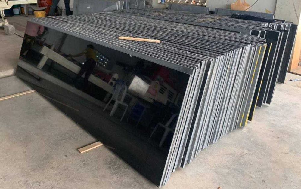 Натуральный чёрный гранит Галакси + услуги мастера + доставка